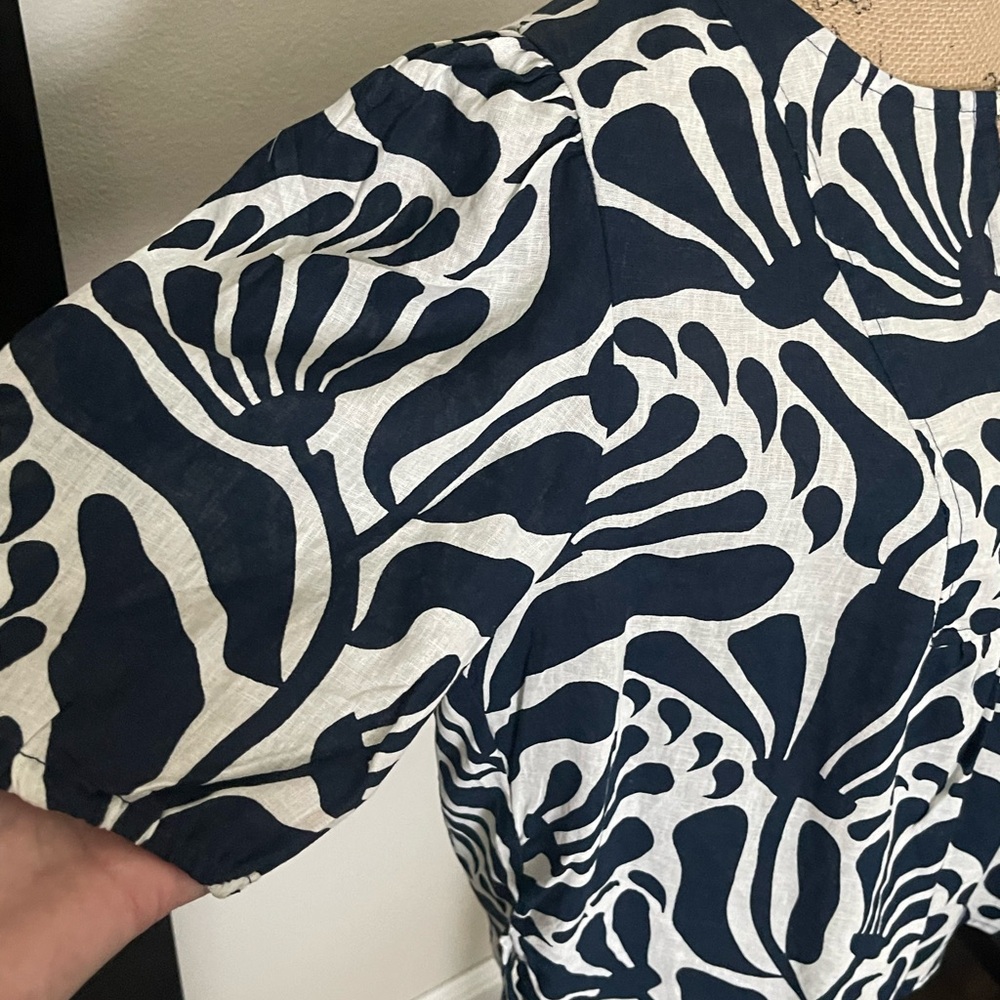 NWT. Christian Siriano Linen Blend Navy and Cream Patterned Women's Top, Sz L - Picture 4 of 11